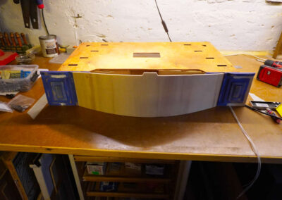 Orkestergravens forstykke skåret og monteret