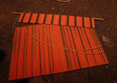 De nye tæpper klæbet op og udskåret