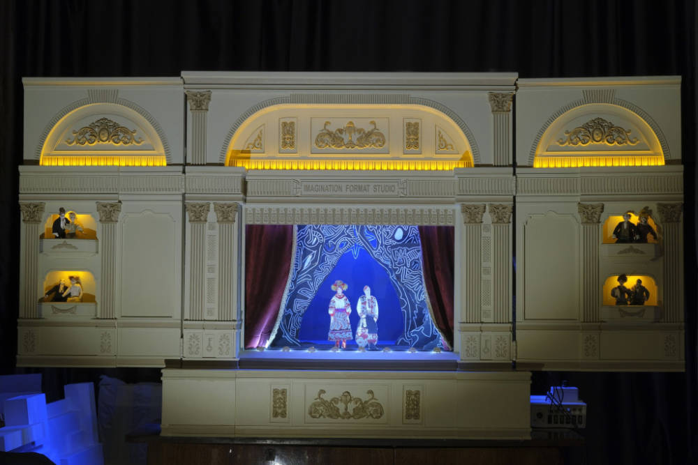 Imagination Format Studios afsindigt smukke proscenium