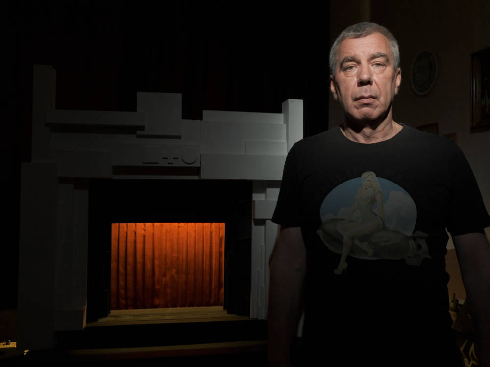 Sergiienko ved et af sine fantastiske teatre